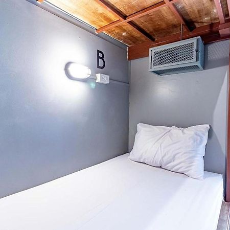 Loftel 22 Hostel Бангкок Экстерьер фото
